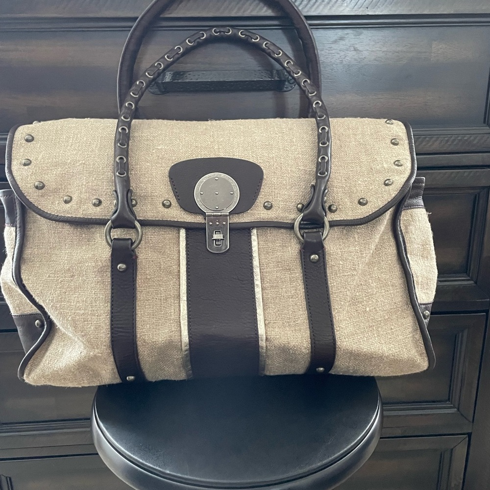 Ellen Tracy Travel bag. New with tag. Linen fabric. Size, 18x15.5x5.